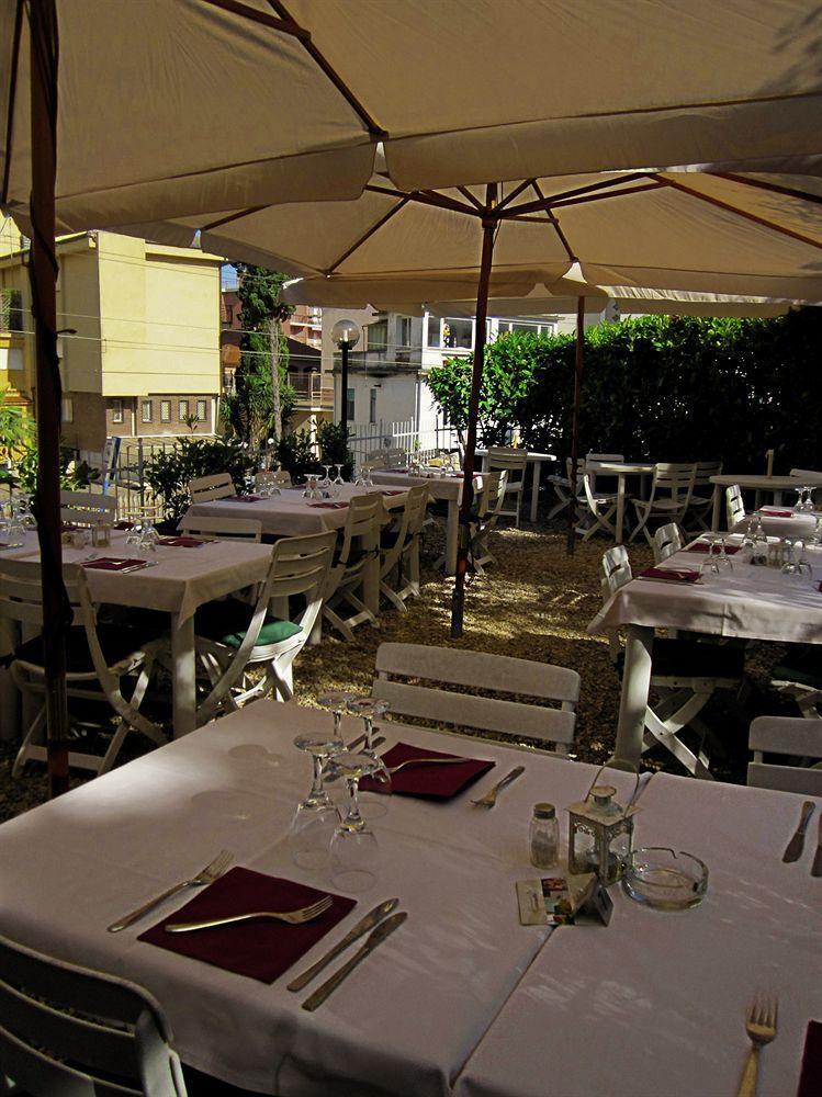 דיאנו מרינה Hotel Ristorante Il Caminetto מראה חיצוני תמונה